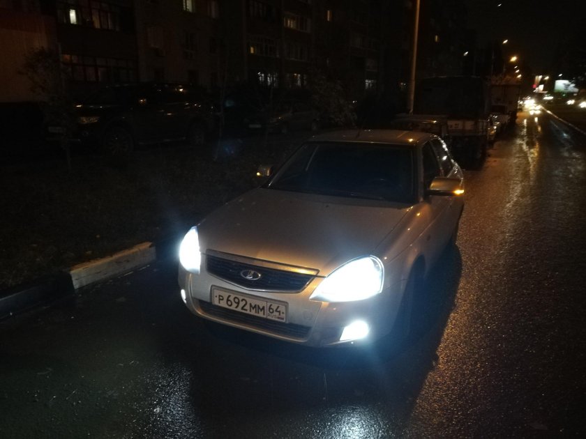 Серая Приора ночью