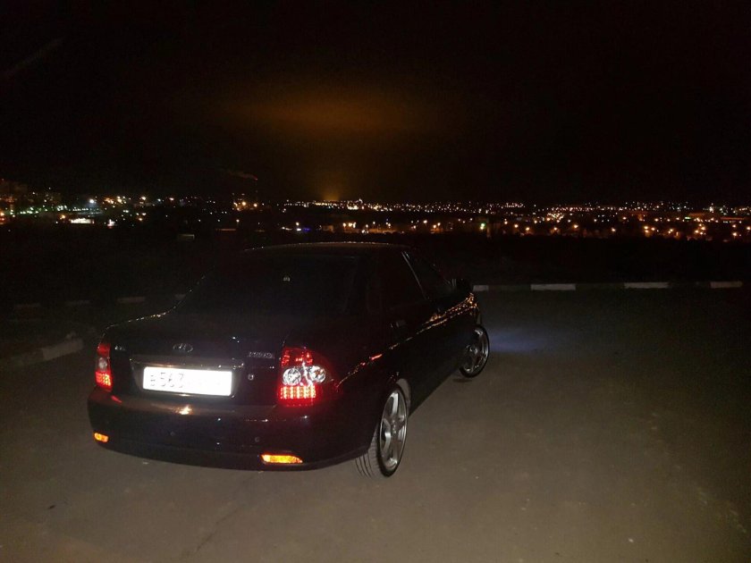 Лада Приора 2 ночью