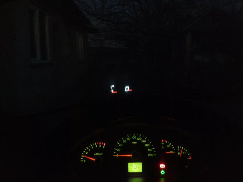 Салон Приоры ночью