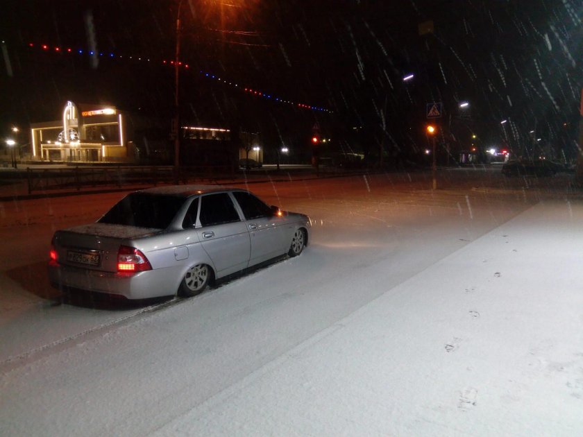 Приора ночью зимой