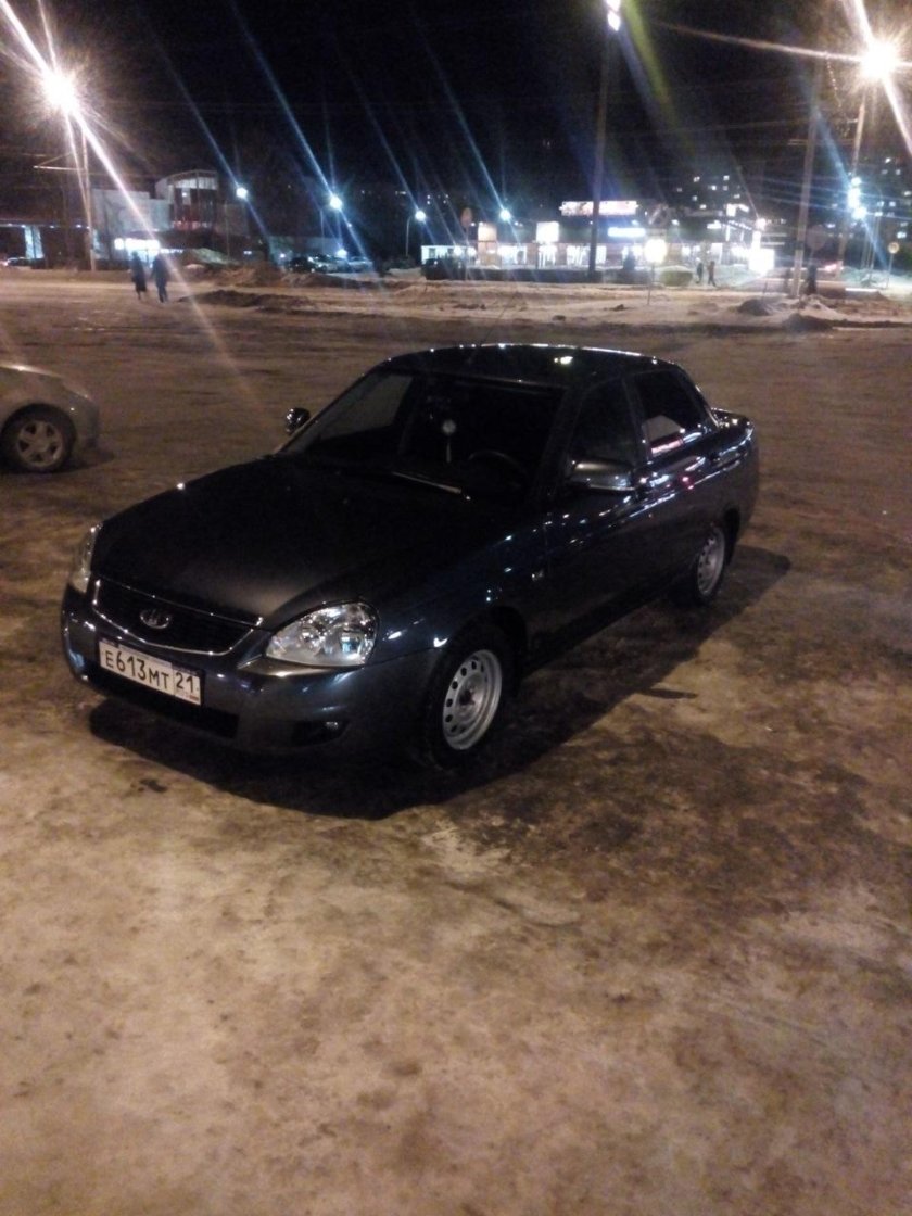 Черная Приора 2 седан тонированная