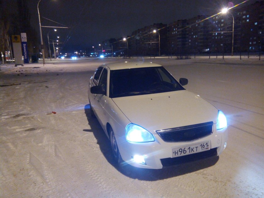 Лада Приора седан белая тонированная