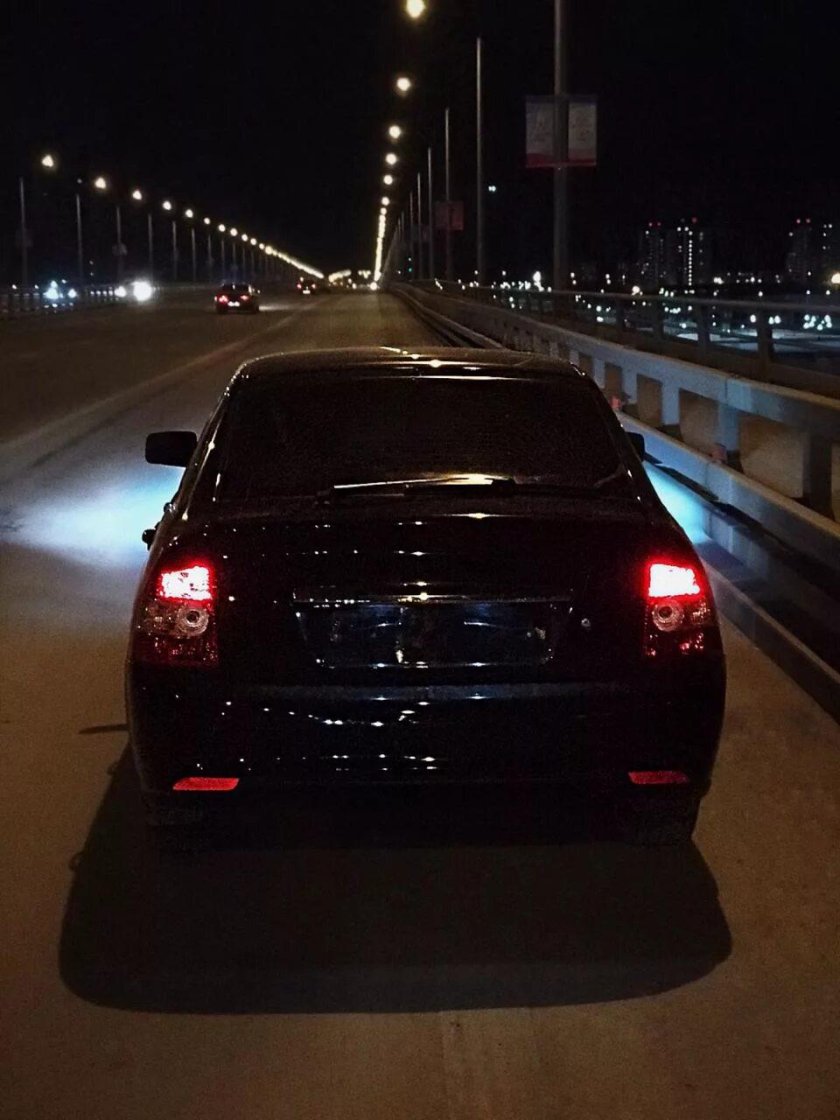 Приора ночью на габаритов