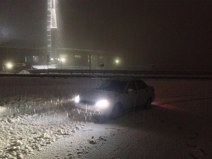 Приора белая зима ночь