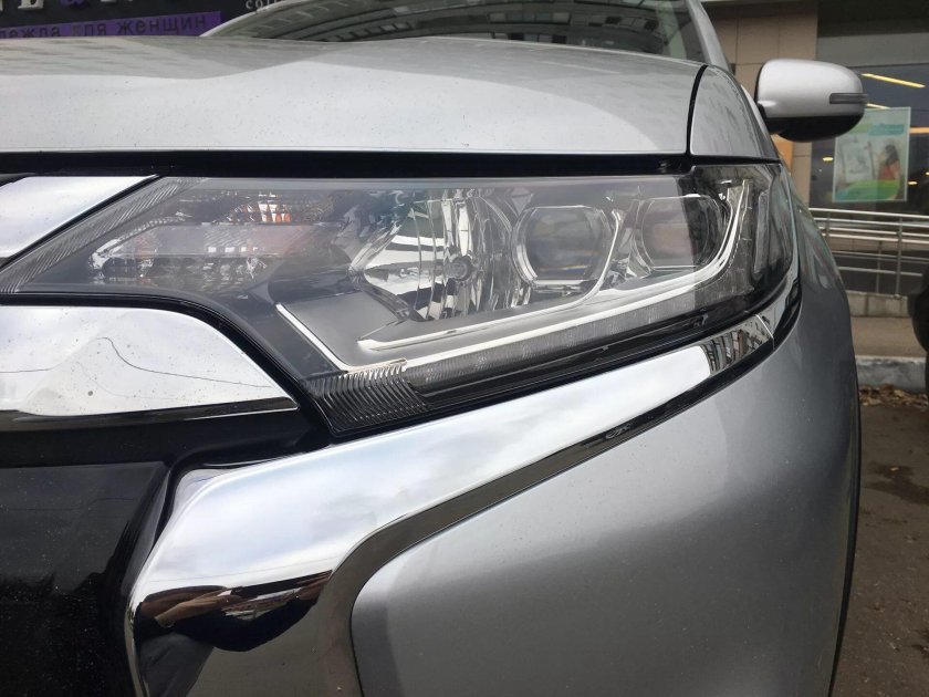Фара Mitsubishi Outlander 3