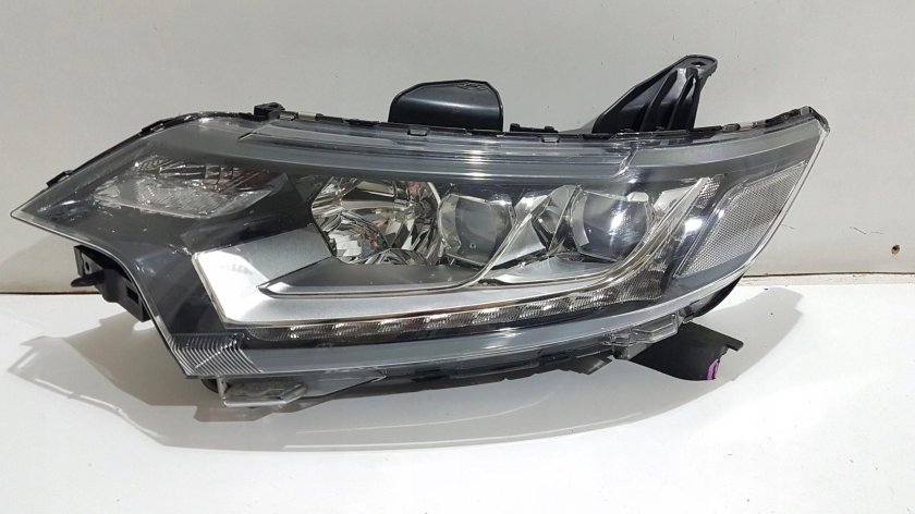 Фара Mitsubishi Outlander 3