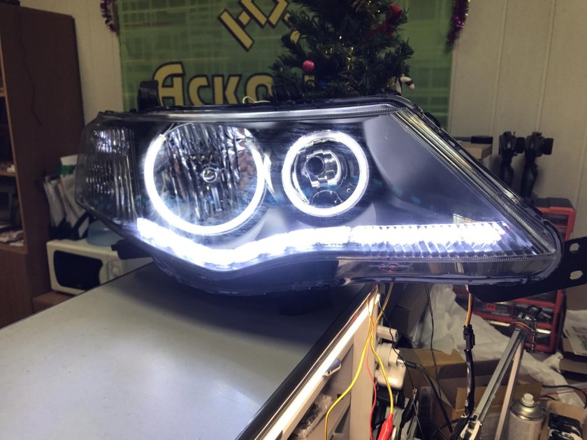 Фара Mitsubishi Outlander 1