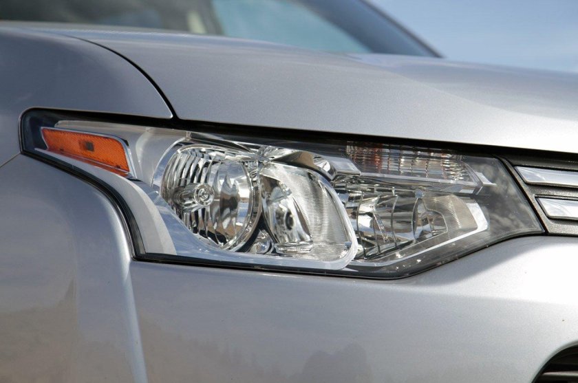 Фара Митсубиси Аутлендер 2014