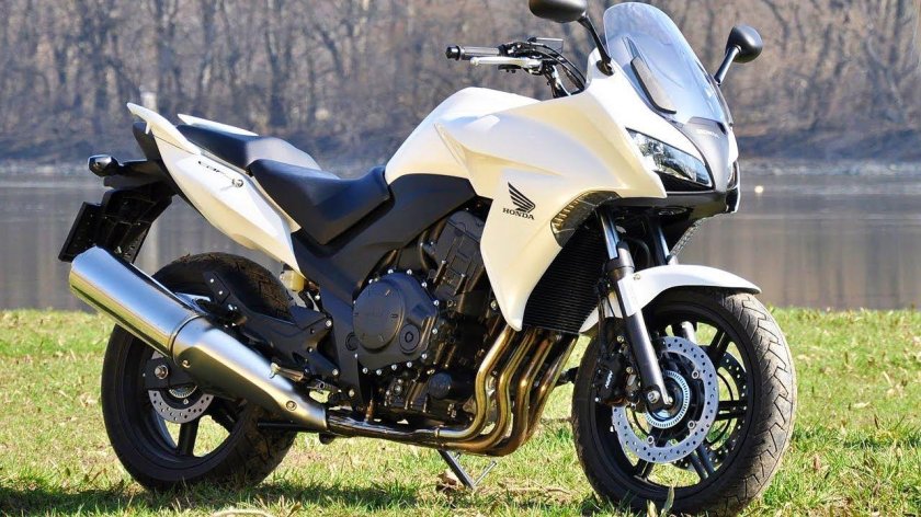 Мотоцикл Хонда 1000 и 1200 кубовые нейкеды дорожные тест драйв