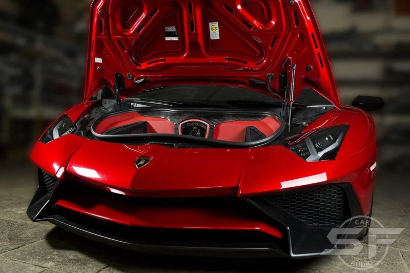 Ламборгини авентадор багажник