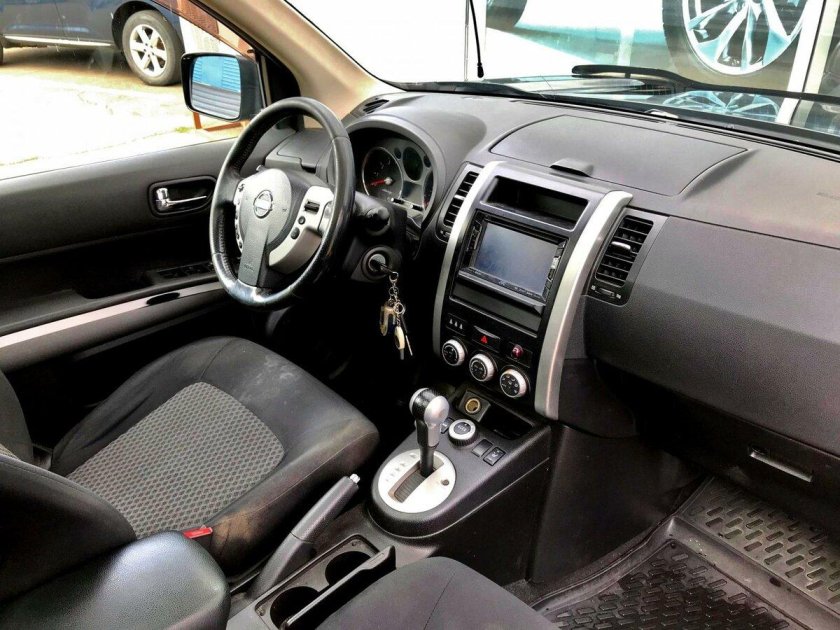 Nissan x-Trail 2010 салон