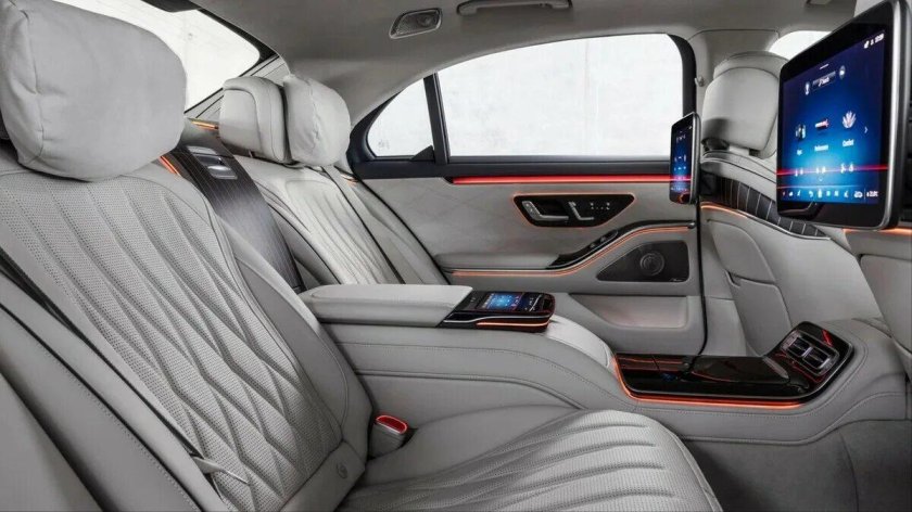 Мерседес Майбах 2023 салон