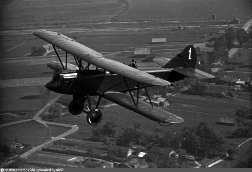 Разведчик биплан р-5