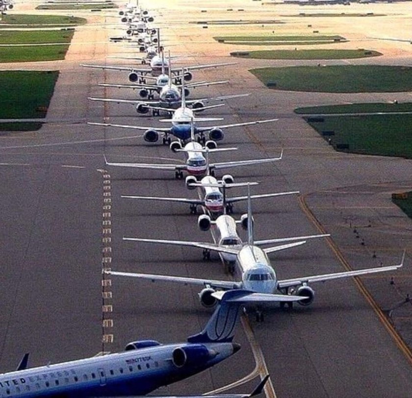 Много самолетов