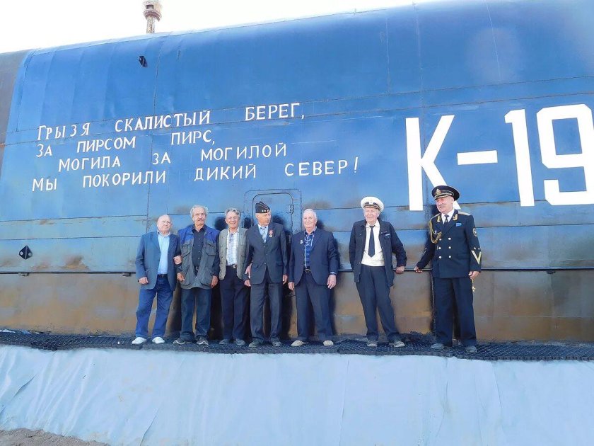 Памятник подводной лодке к 19 в Подмосковье