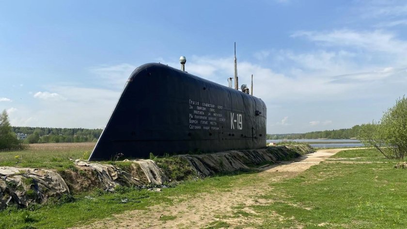 Памятник подводной лодке к 19 в Подмосковье