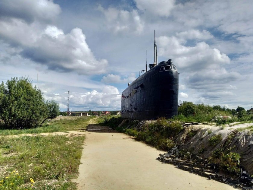 Памятник подводной лодке к-19