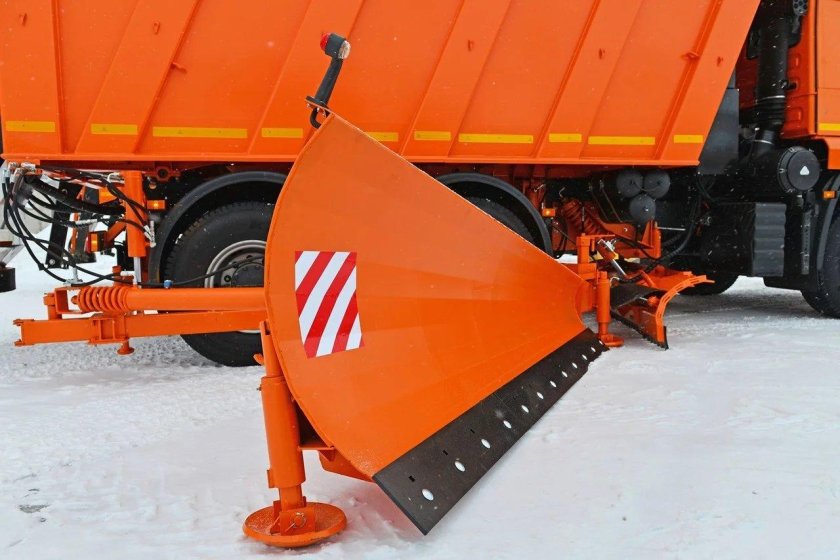 КАМАЗ 6520 КДМ скоростной отвал