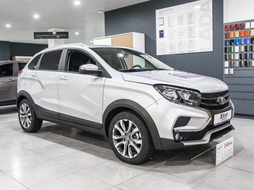 Lada XRAY Cross белый