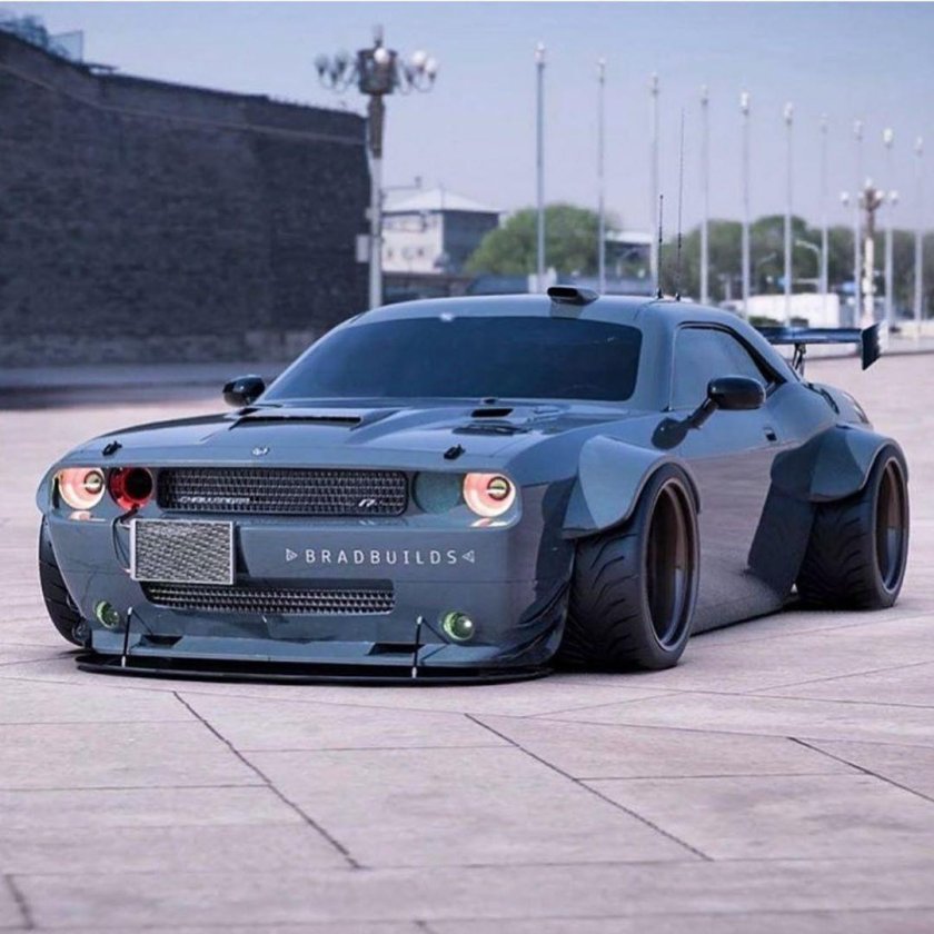 Спорткар Додж Челленджер