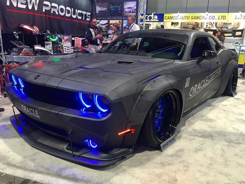 Гоночный Додж Челленджер