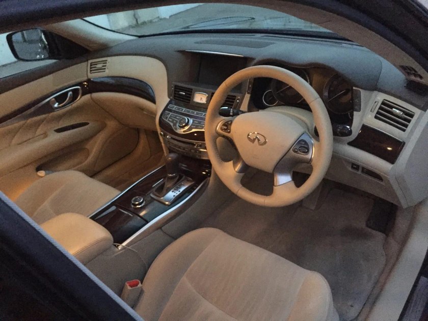 Nissan Fuga 2 салон