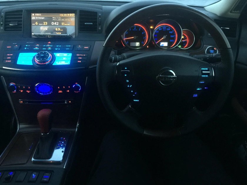 Nissan Fuga 2003 салон