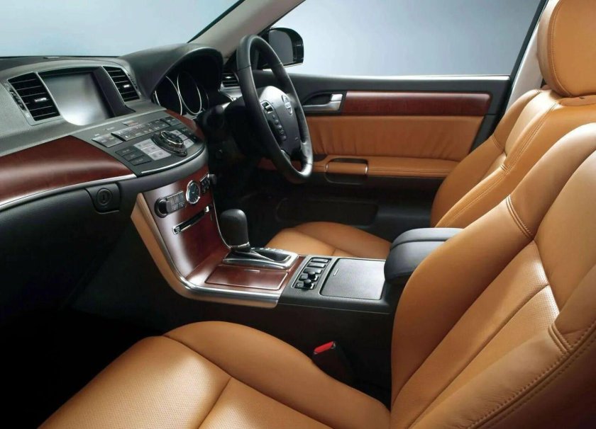 Nissan Fuga салон