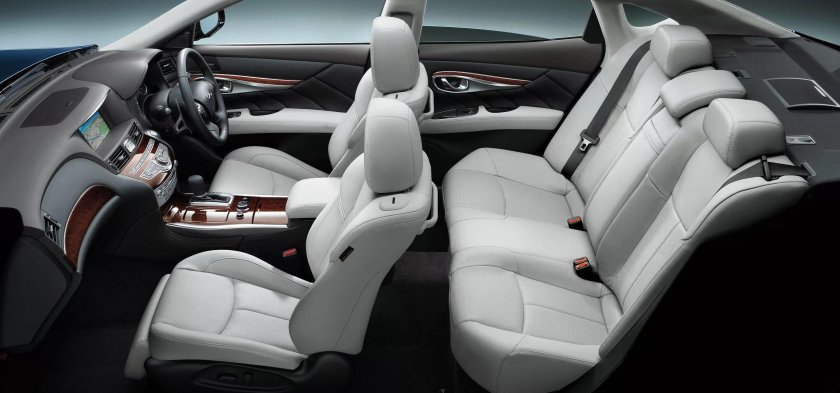 Nissan Fuga салон