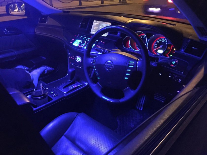 Nissan Fuga салон