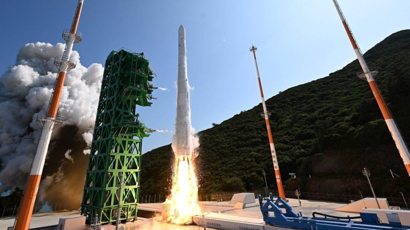 Первая южнокорейская ракета-носитель KSLV-2 («Нури»)