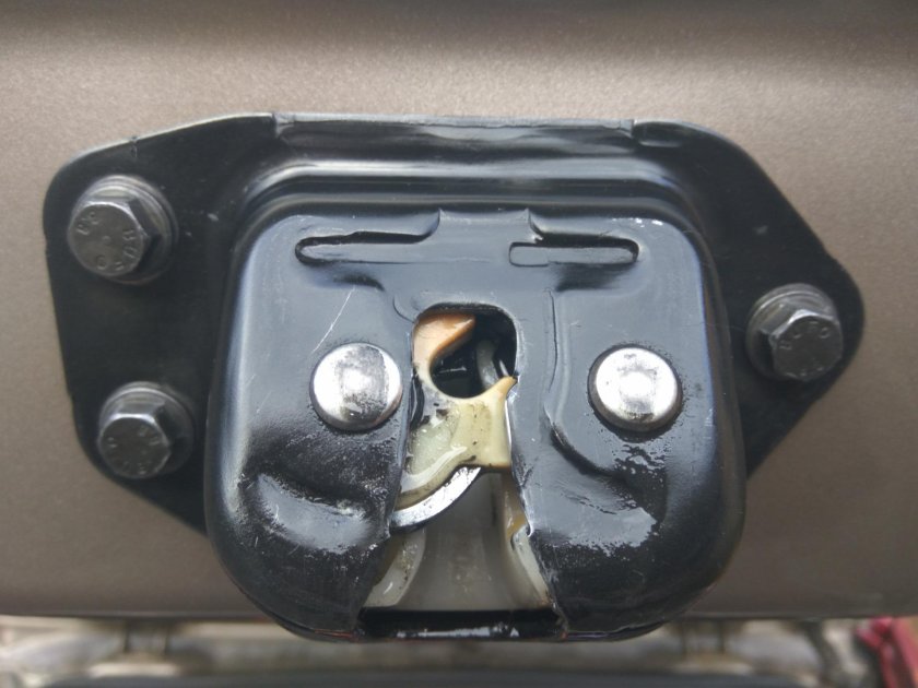 Замок багажника Ниссан ноут 1.6