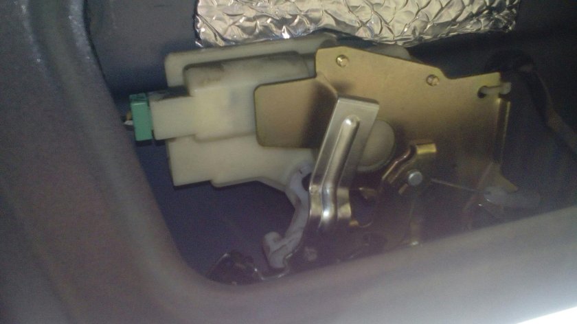 Honda Jazz 2014 замок багажника