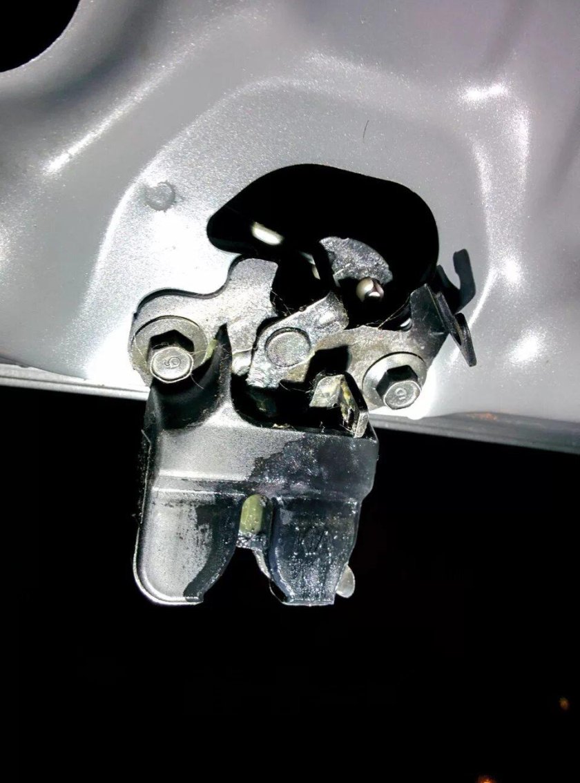 Замок багажника Киа спектра