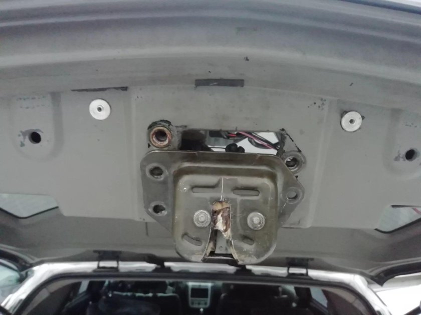 Замок багажника Ниссан Мурано