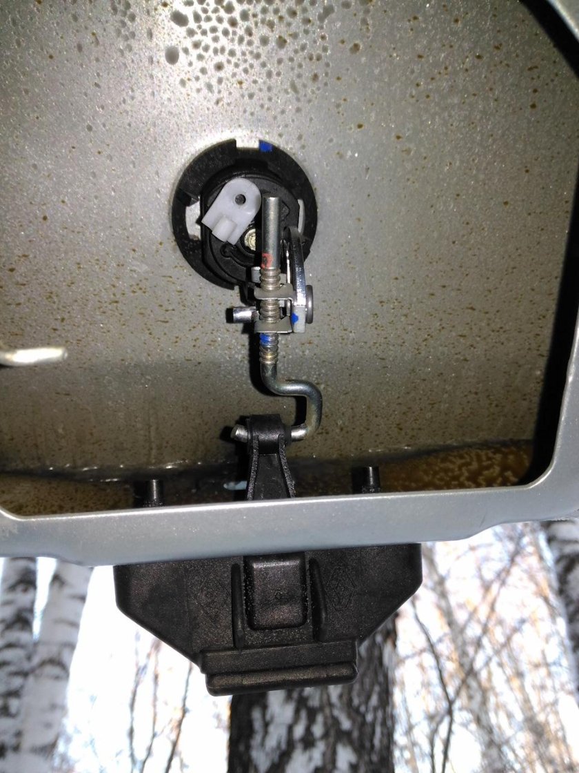 Замок багажника Рено Логан 1