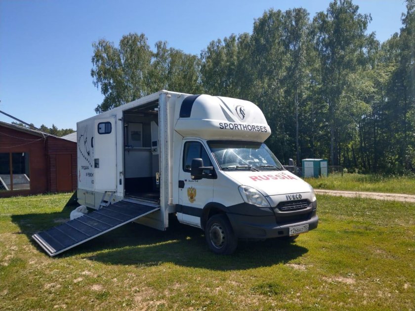 Пежо боксер коневозка