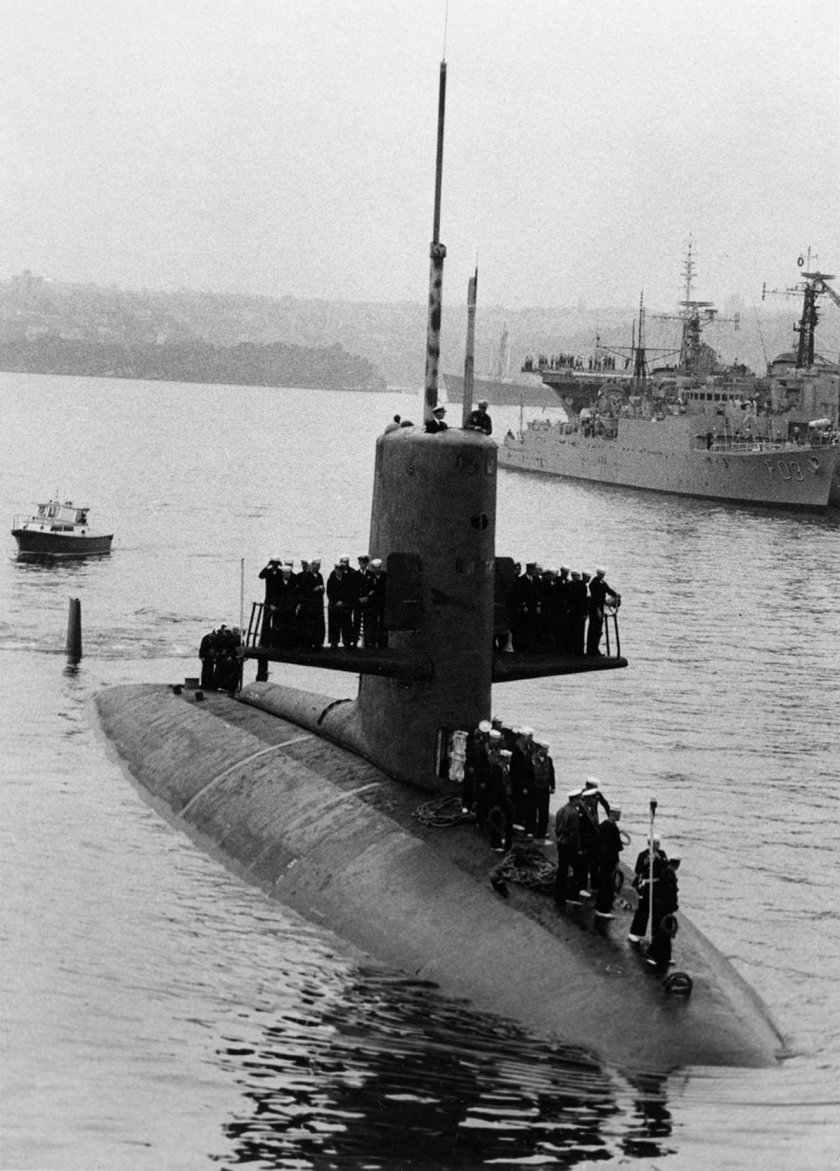 USS_Skipjack_SSN-585