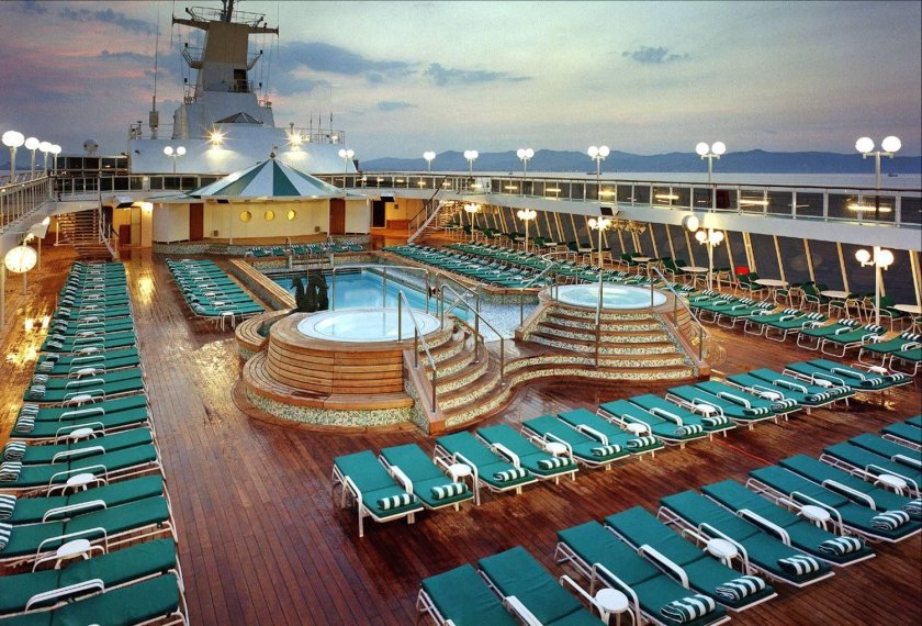 Круизный лайнер Аструм