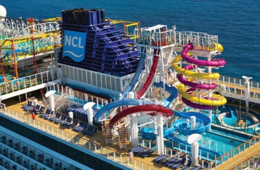 Круизный лайнер с аквапарком