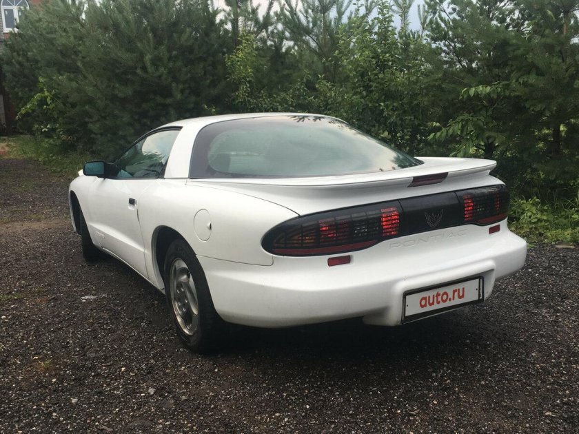Pontiac Firebird 4