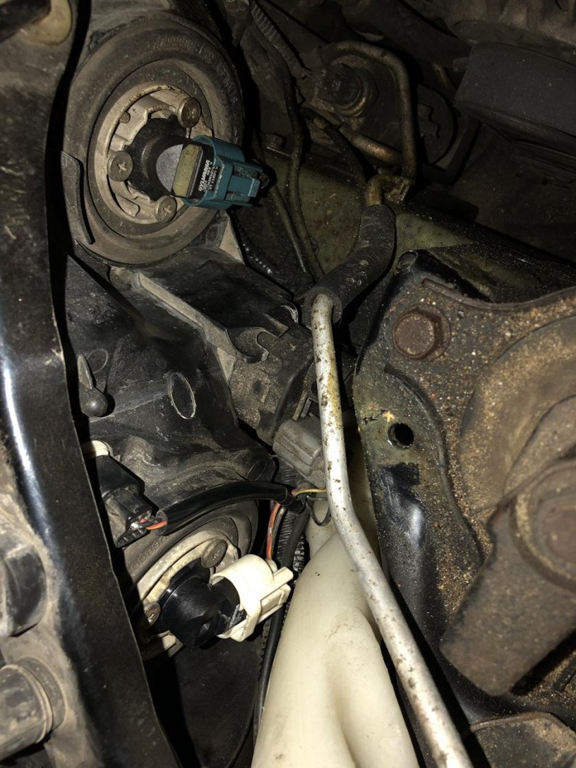 Замена ламп ближнего света Honda Civic 4d