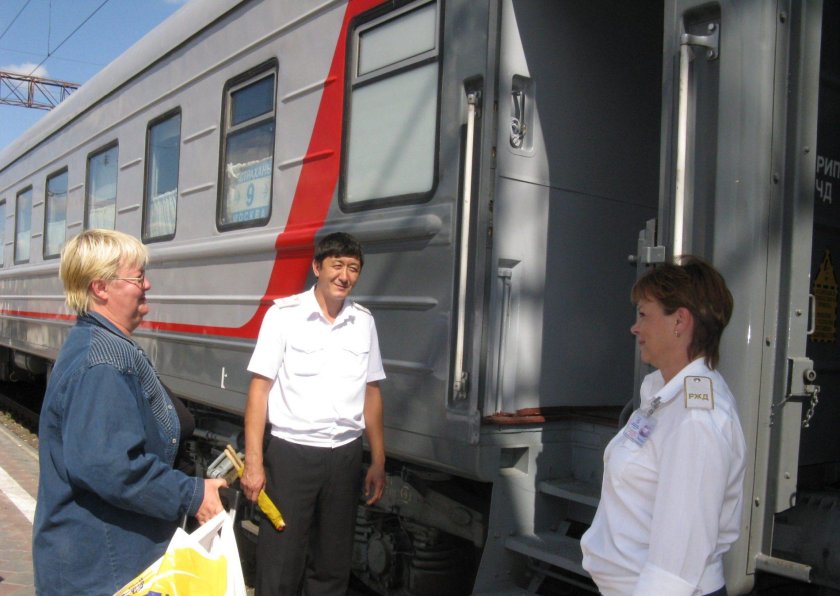 005 Лотос поезд