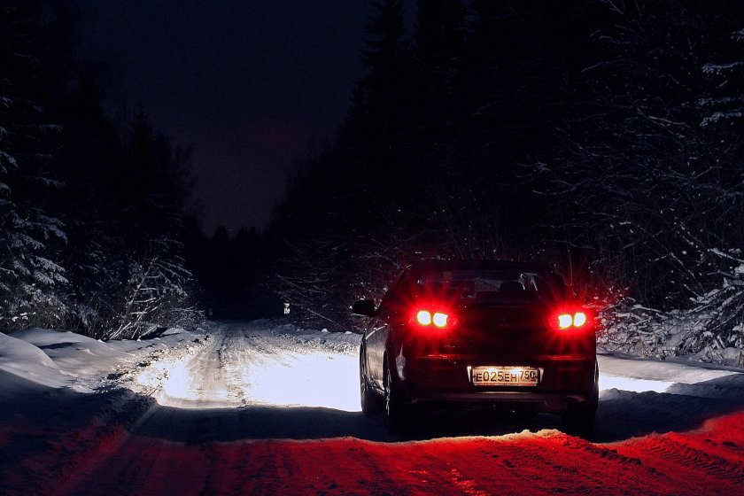 Митсубиси Лансер 10 зимой ночью