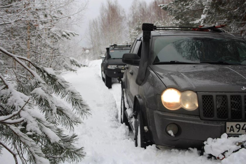 Внедорожник в снегу