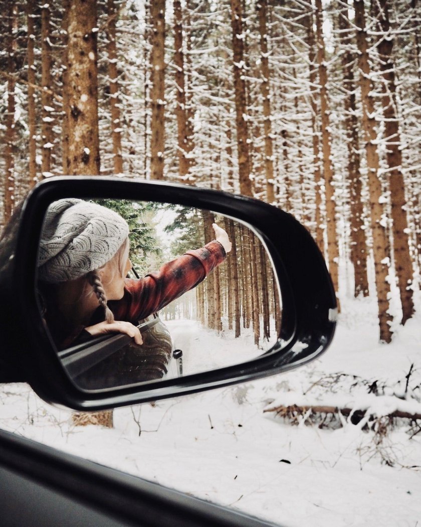 Фотосессия с машиной зимой