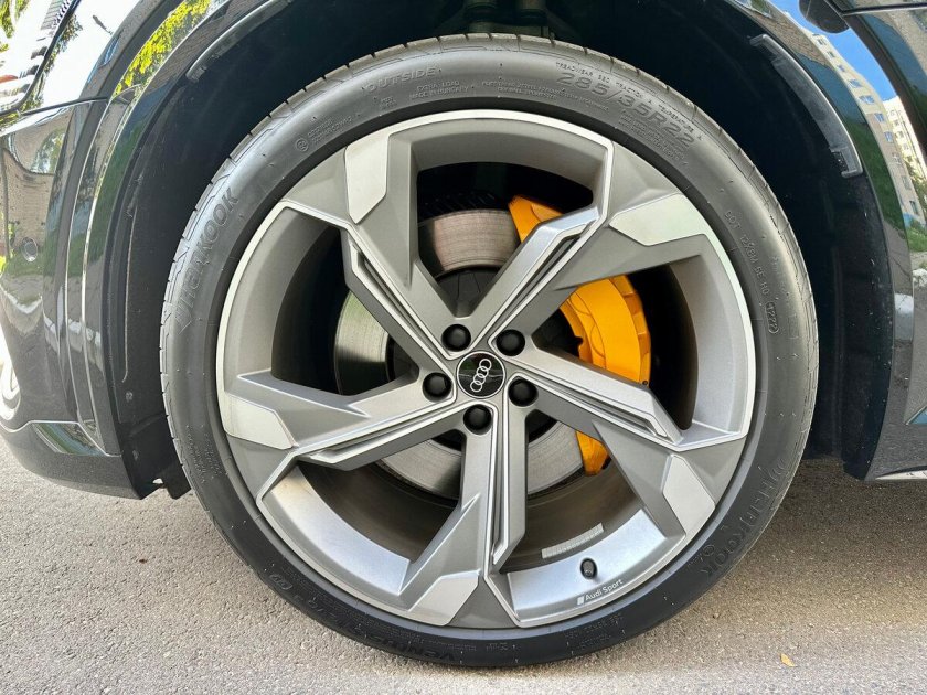 Yokohama AVS model f7