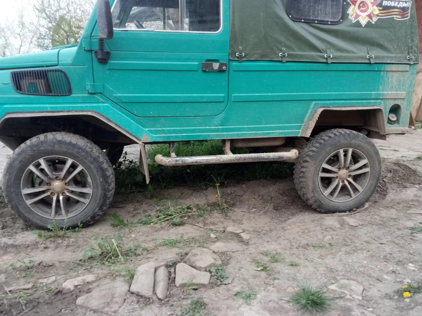 ЛУАЗ 969 зеленый