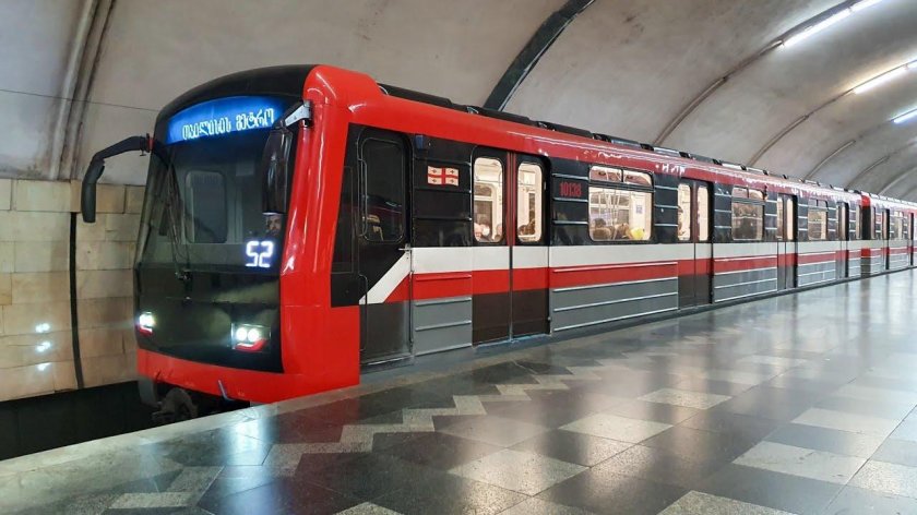 ЕМА 502 В метро в Тбилиси