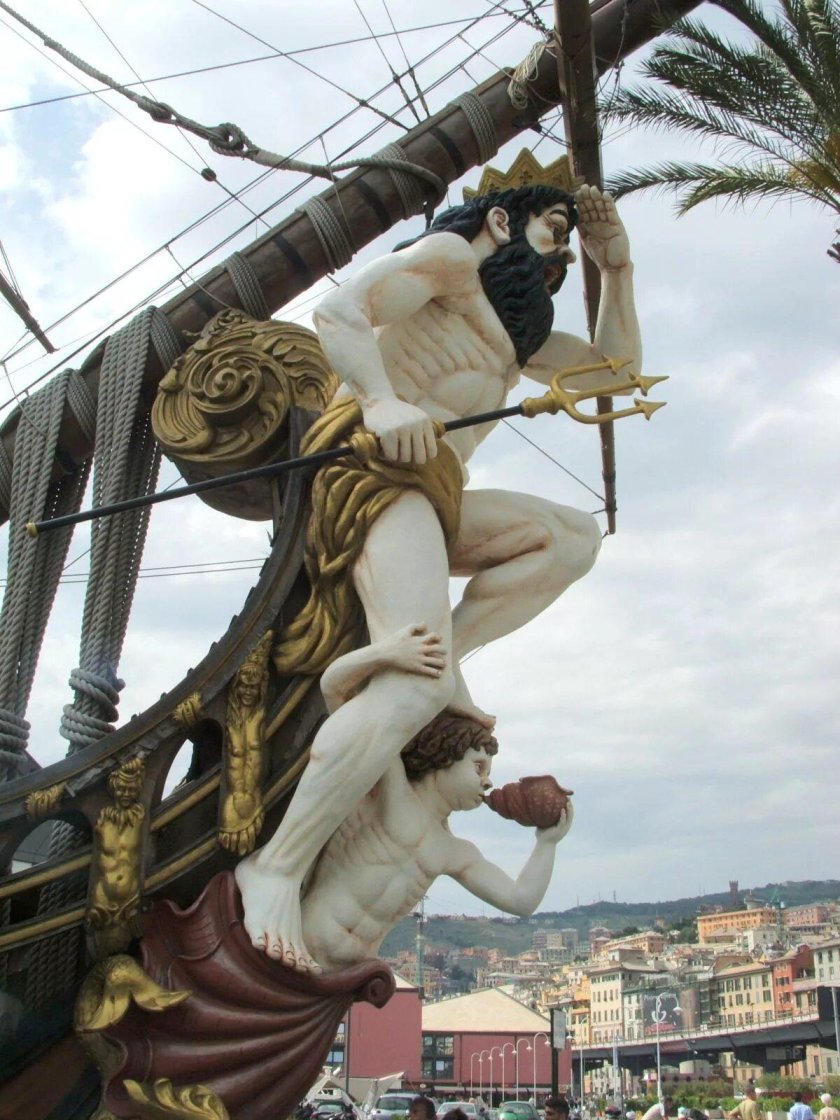 Гальюнная статуя